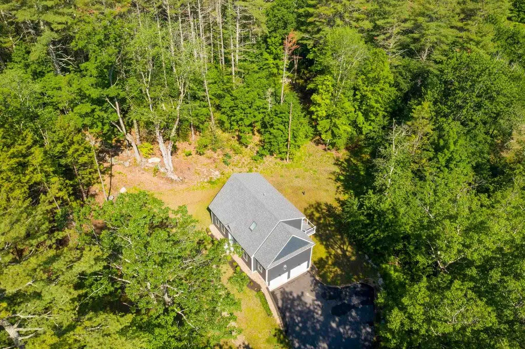 33 Mills Falls Road Barrington NH 03825