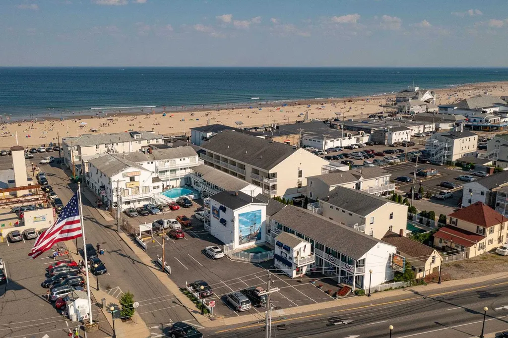 15 A Street Hampton NH 03842