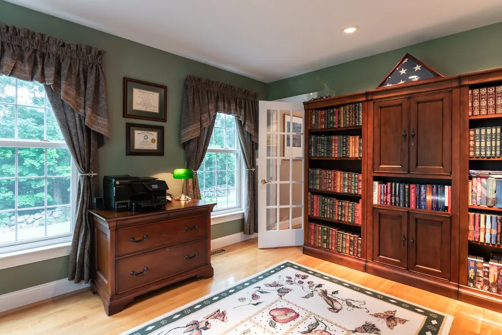 6 Carriage Road New Boston NH 03070