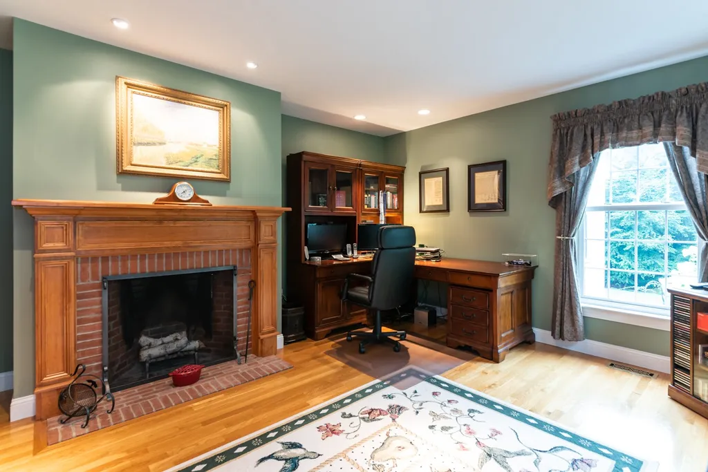 6 Carriage Road New Boston NH 03070