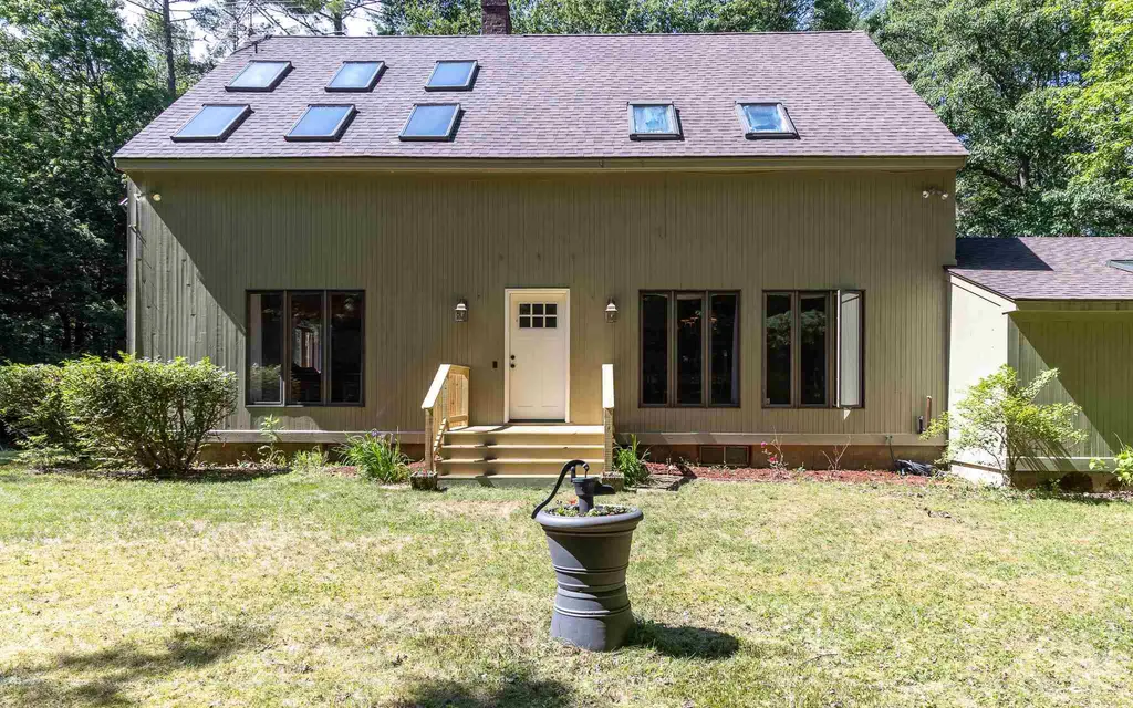 21 Colony Hill Road Richmond NH 03470
