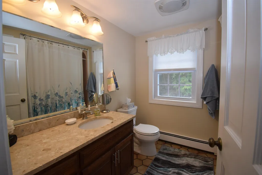 10 Stoneybrook Lane Kingston NH 03848