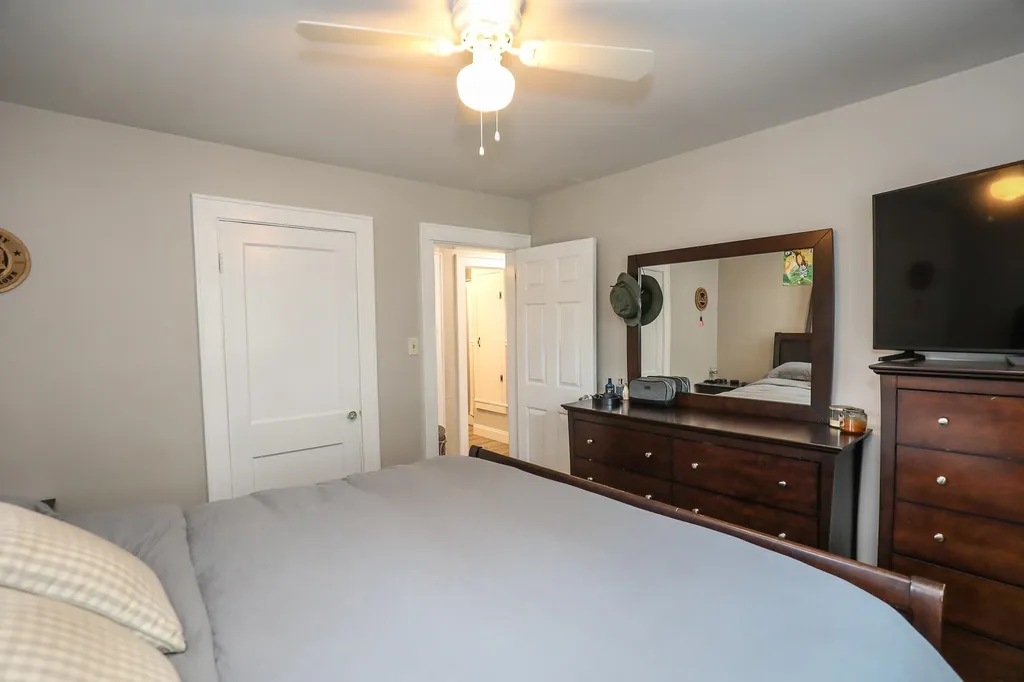 212 Holly Avenue Manchester NH 03103