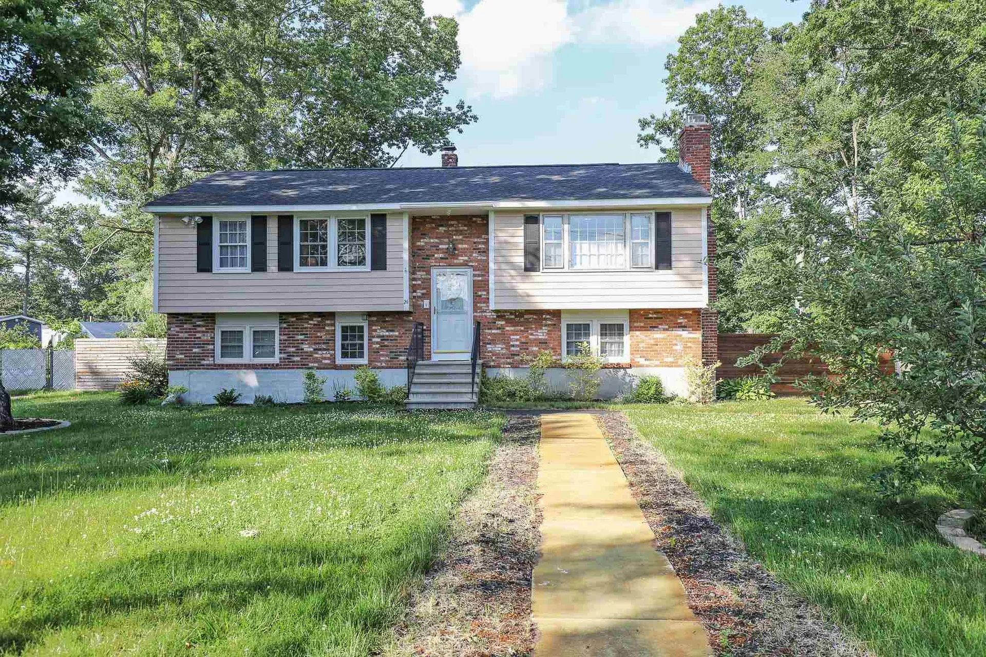 24 Chatham Circle Salem NH 03079