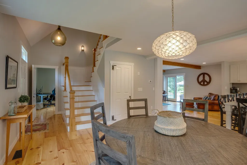 190 Carriage Road New Boston NH 03070