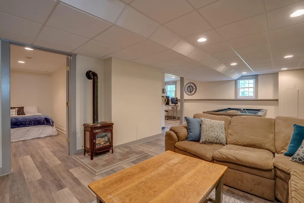 190 Carriage Road New Boston NH 03070