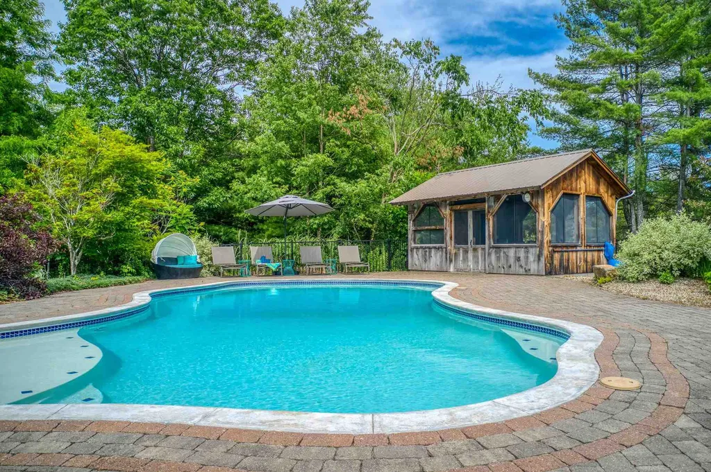 190 Carriage Road New Boston NH 03070
