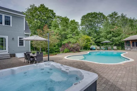 190 Carriage Road New Boston NH 03070