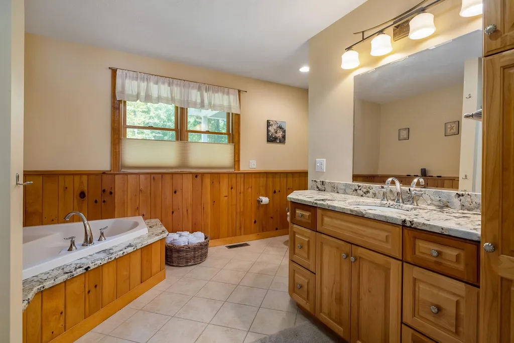 24 Whippoorwill Lane Kittery ME 03904