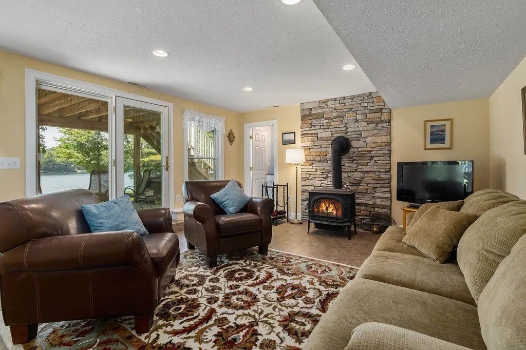 24 Whippoorwill Lane Kittery ME 03904