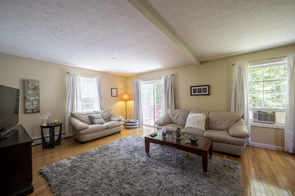 5 Dove Road Hooksett NH 03106