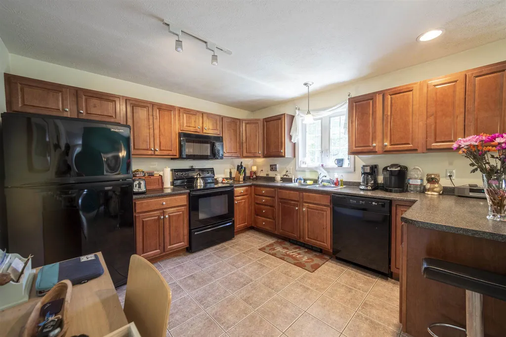 5 Dove Road Hooksett NH 03106