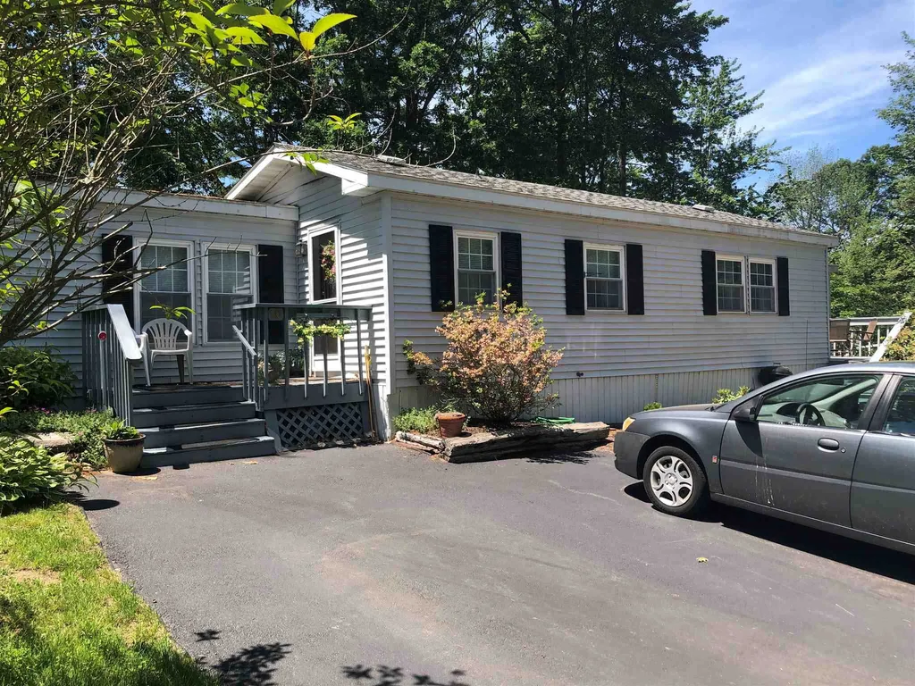 10 N Blueberry Lane Rochester NH 03867