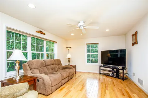 242 A Ledgewood Lane Georgia VT 05468