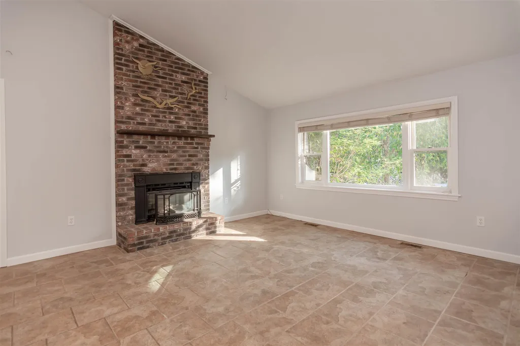 26 Country Acres Road Sandown NH 03873