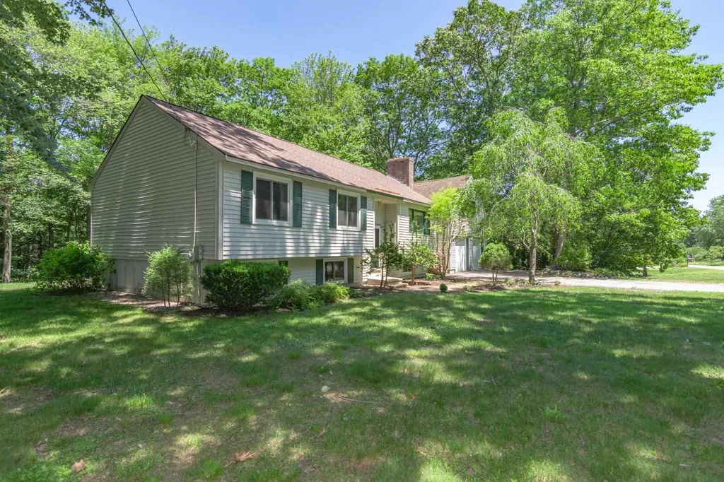 26 Country Acres Road Sandown NH 03873