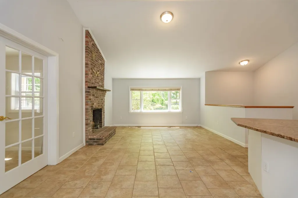 26 Country Acres Road Sandown NH 03873