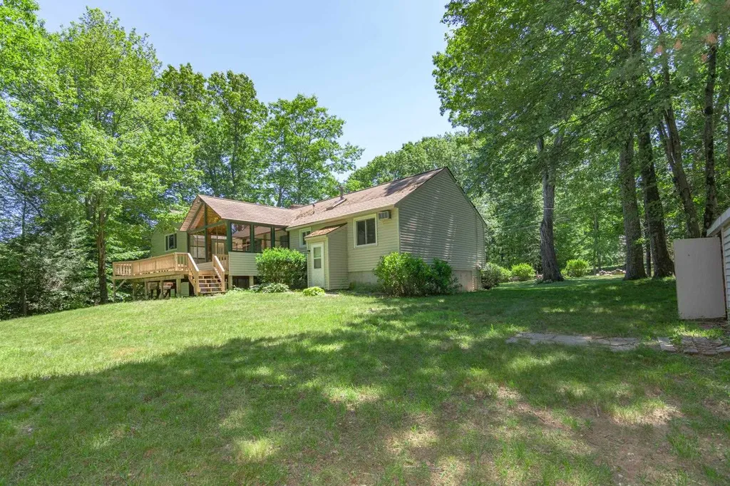 26 Country Acres Road Sandown NH 03873