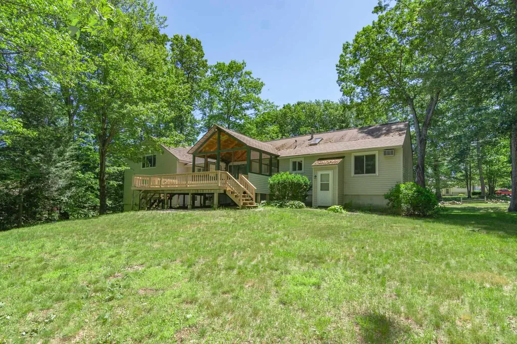 26 Country Acres Road Sandown NH 03873