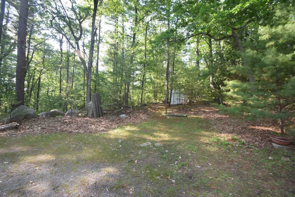 16 Springdale Lane Pelham NH 03076