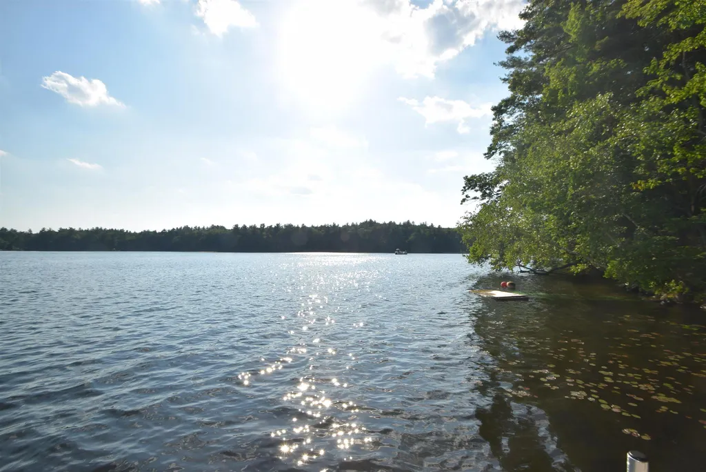 16 Springdale Lane Pelham NH 03076