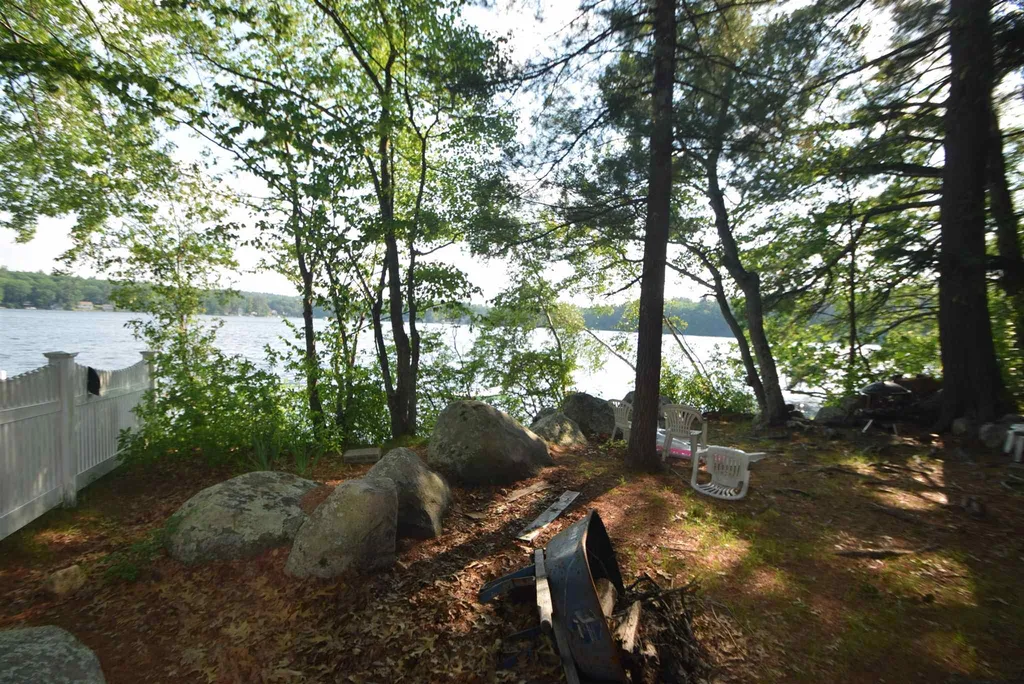 16 Springdale Lane Pelham NH 03076
