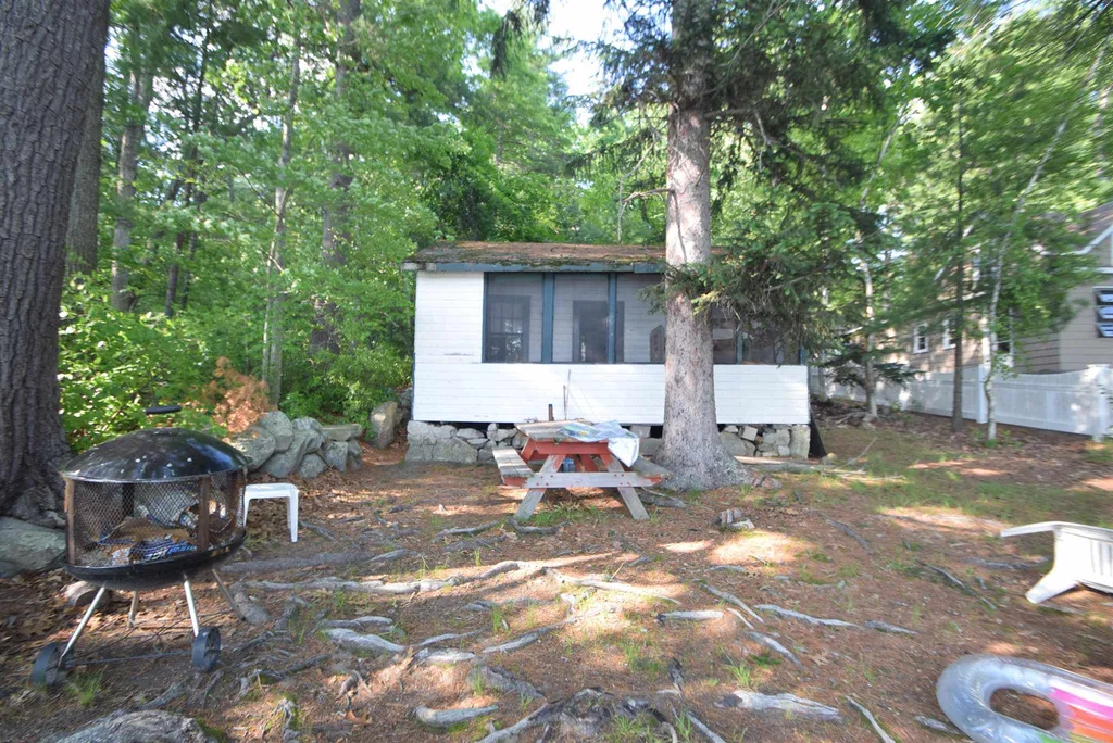 16 Springdale Lane Pelham NH 03076