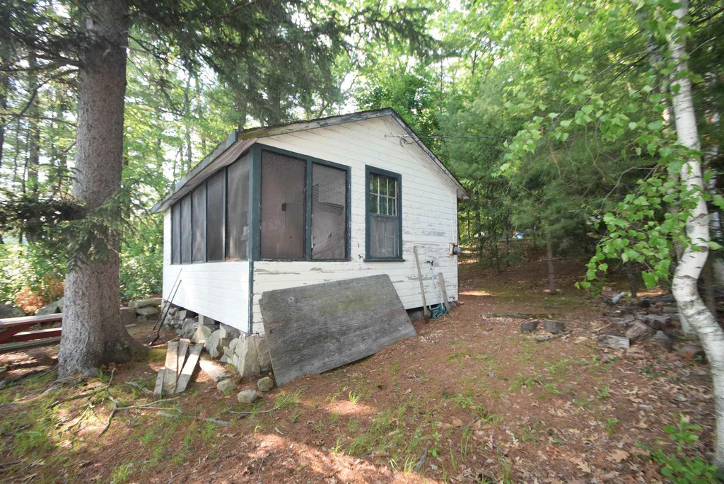 16 Springdale Lane Pelham NH 03076