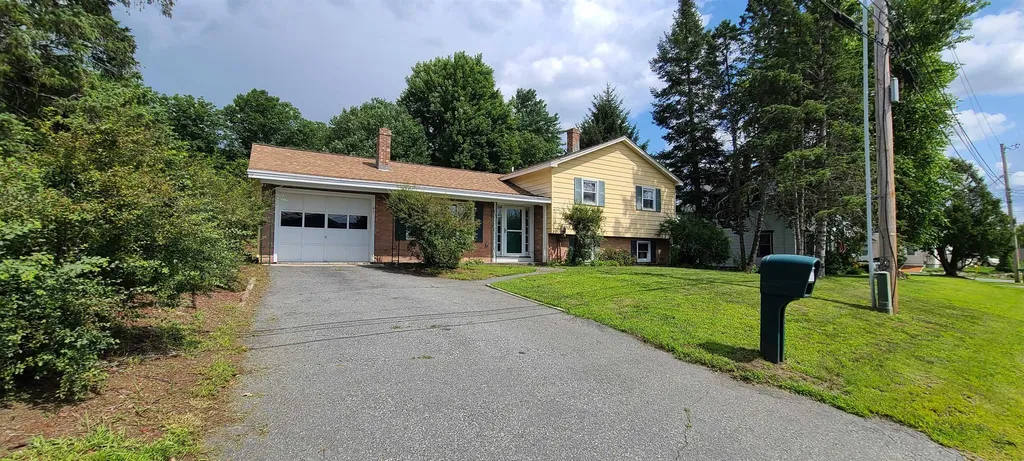 47 Lower Hyde Park Hartford VT 05001