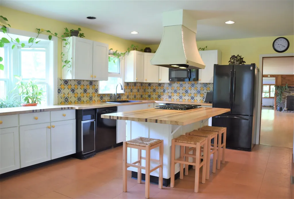 135 Governor Peck Road Jericho VT 05465