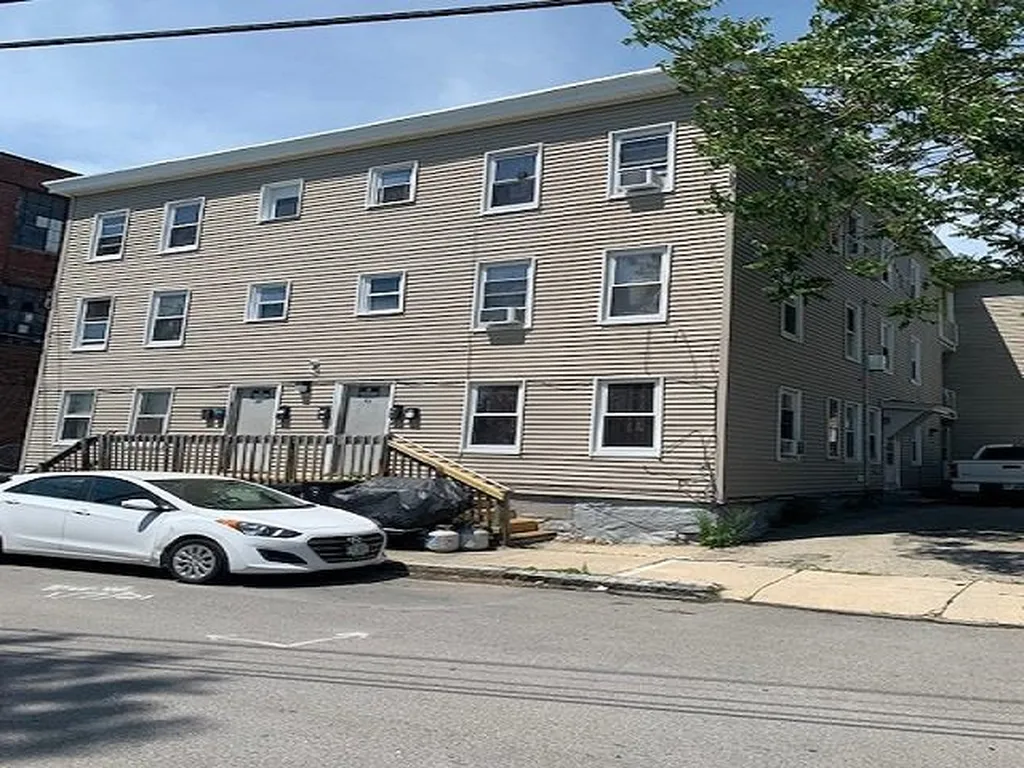 26 Hanover Street Nashua NH 03060
