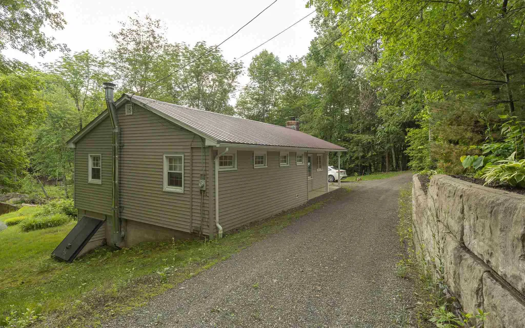 7 Lower Cemetery Road Langdon NH 03602