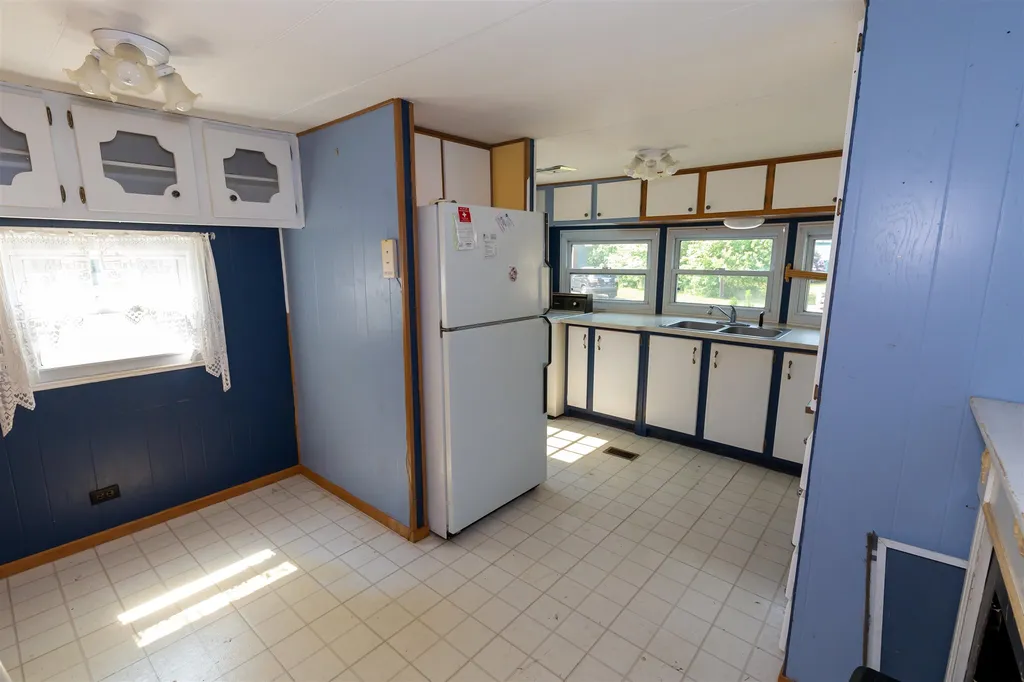 2 Marilyn Drive Allenstown NH 03275