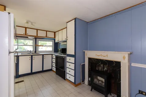 2 Marilyn Drive Allenstown NH 03275