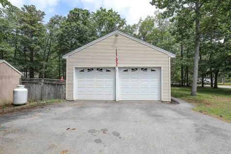 2 Venne Circle Concord NH 03301