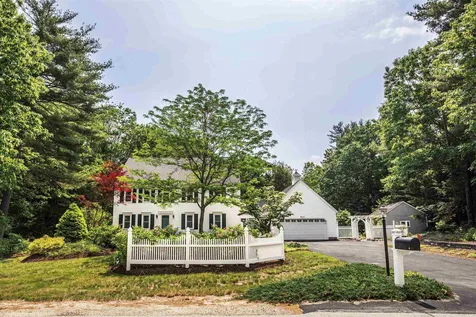 26 Sagharbor Drive Auburn NH 03032