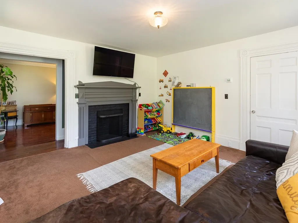 352 Packers Falls Road Durham NH 03824