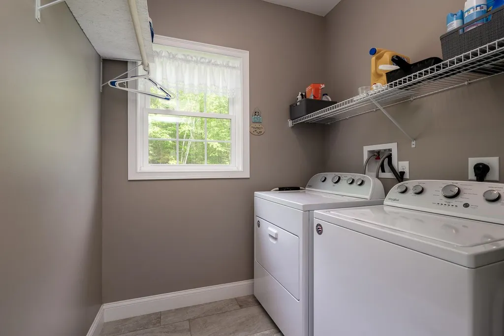 24 Churchill Drive Hooksett NH 03106