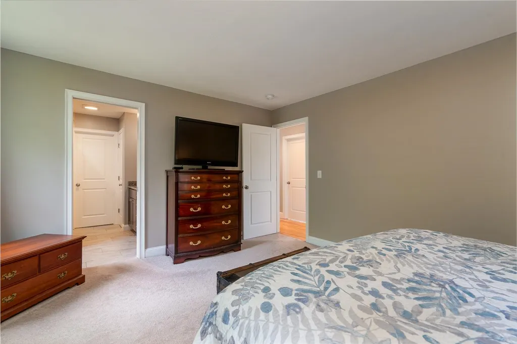 24 Churchill Drive Hooksett NH 03106