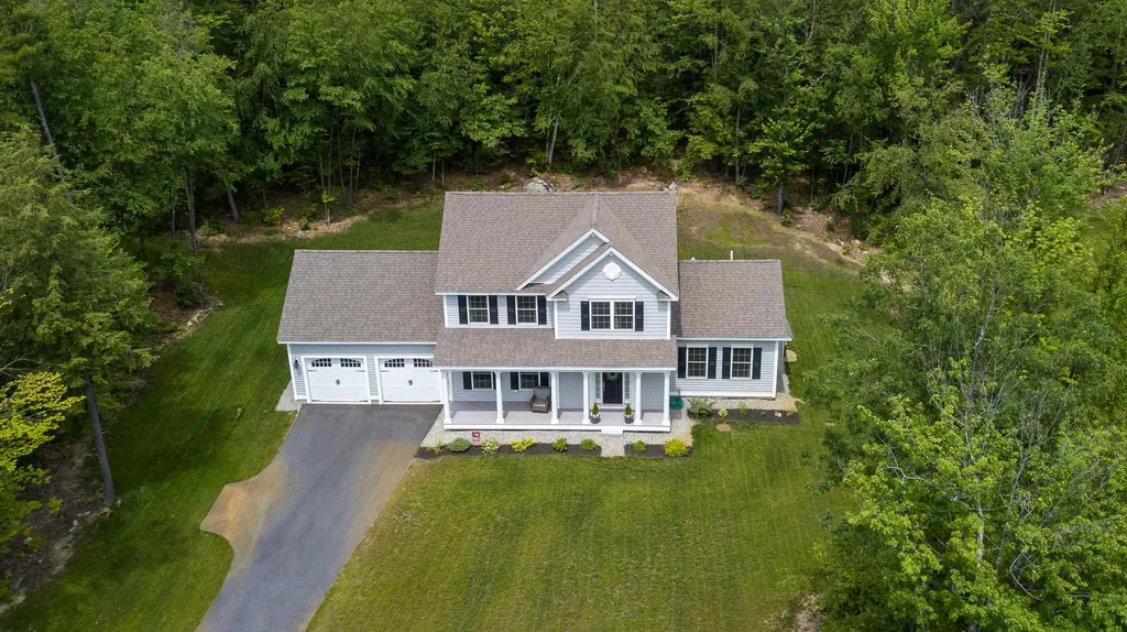 24 Churchill Drive Hooksett NH 03106