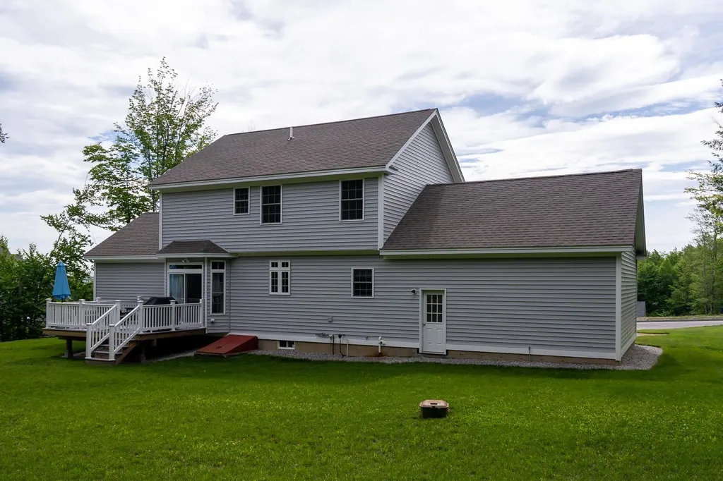 24 Churchill Drive Hooksett NH 03106