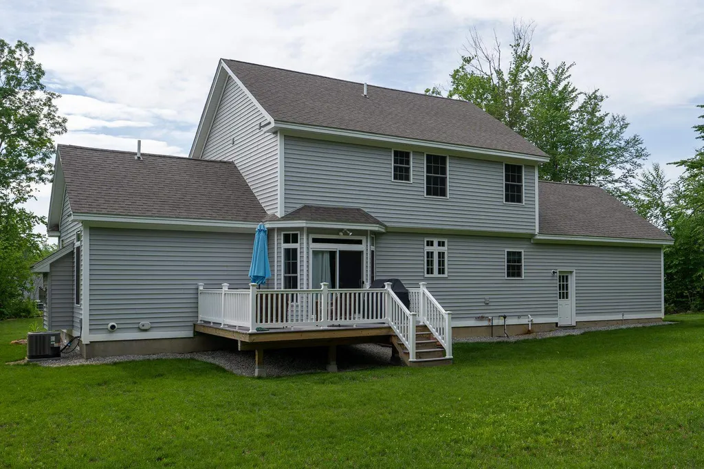 24 Churchill Drive Hooksett NH 03106