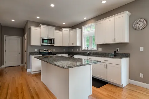 24 Churchill Drive Hooksett NH 03106