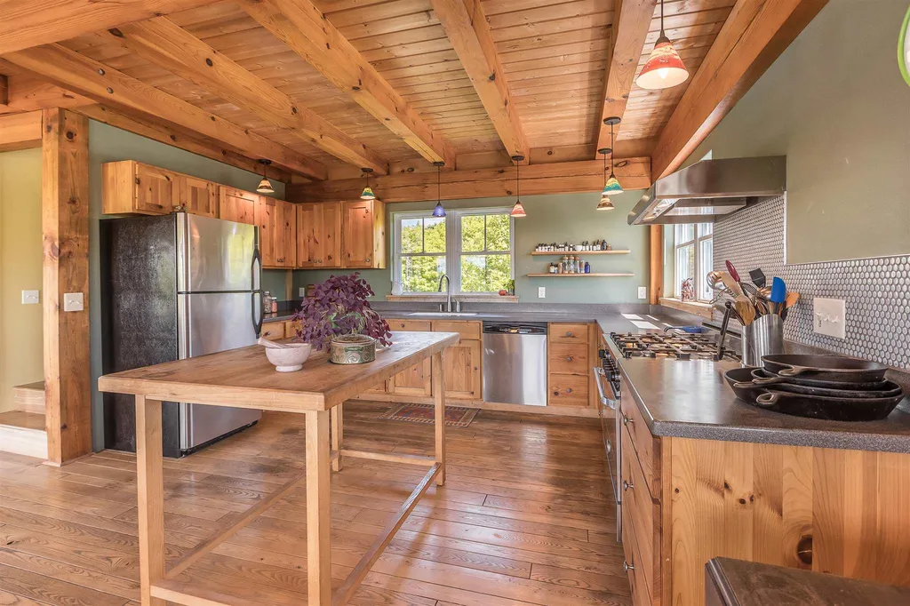 2548 Taylor Valley Road Vershire VT 05079