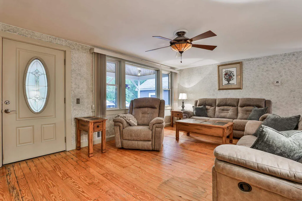 97 Old Nashua Road Londonderry NH 03053