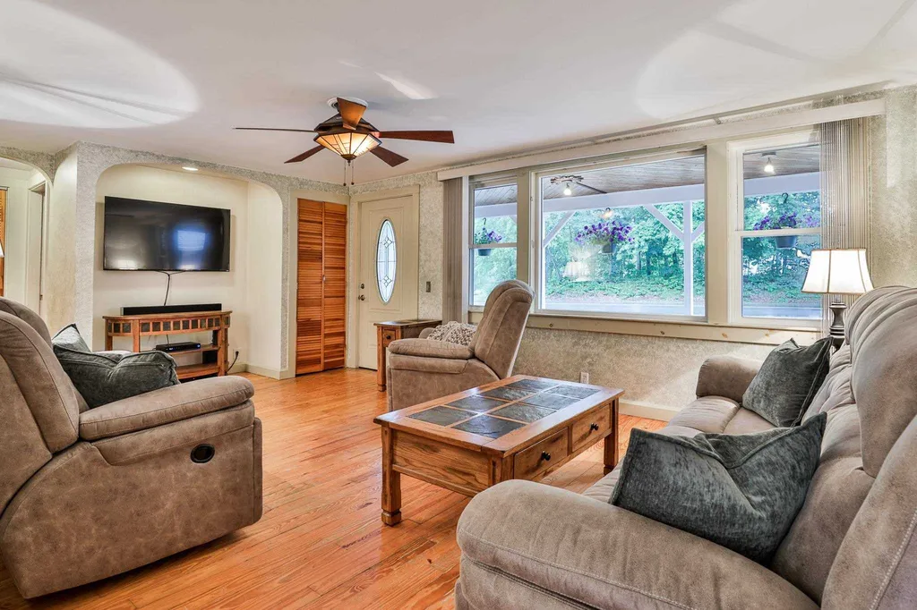97 Old Nashua Road Londonderry NH 03053