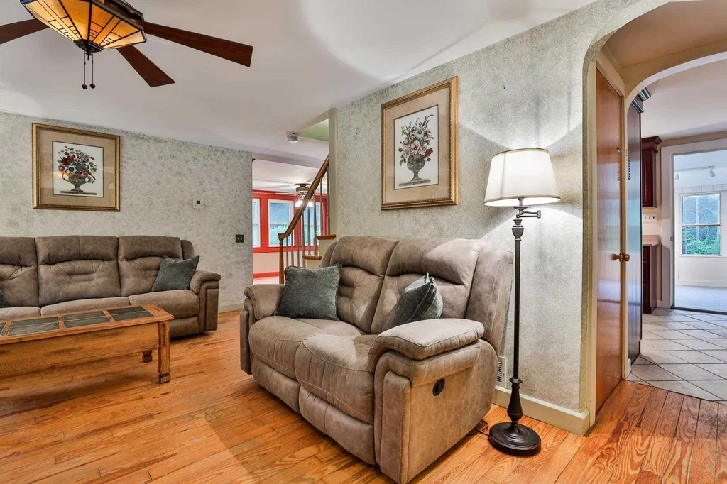 97 Old Nashua Road Londonderry NH 03053