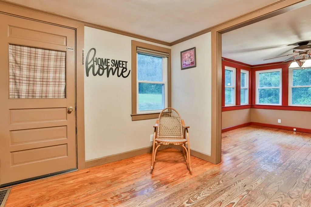 97 Old Nashua Road Londonderry NH 03053