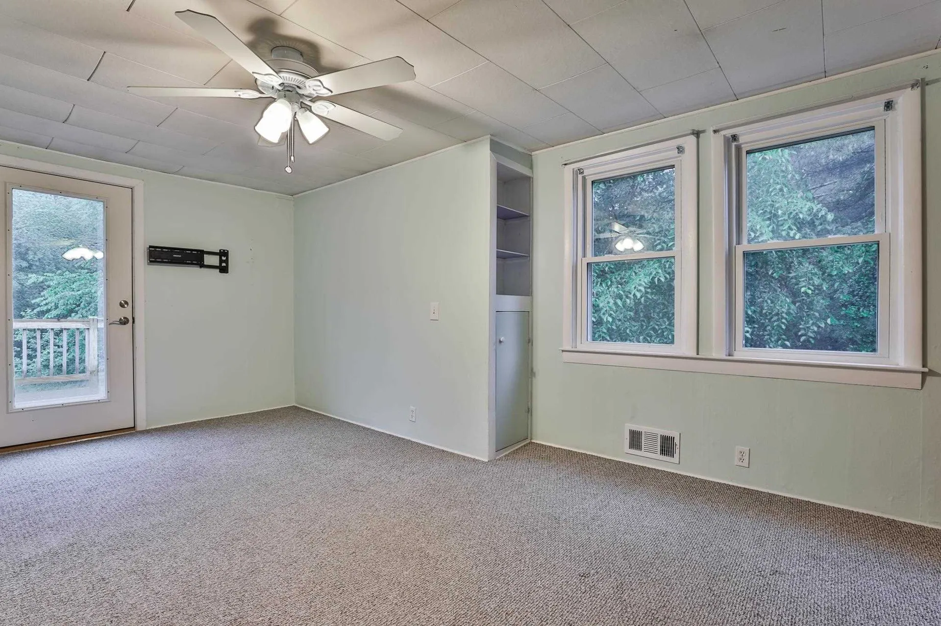 97 Old Nashua Road Londonderry NH 03053