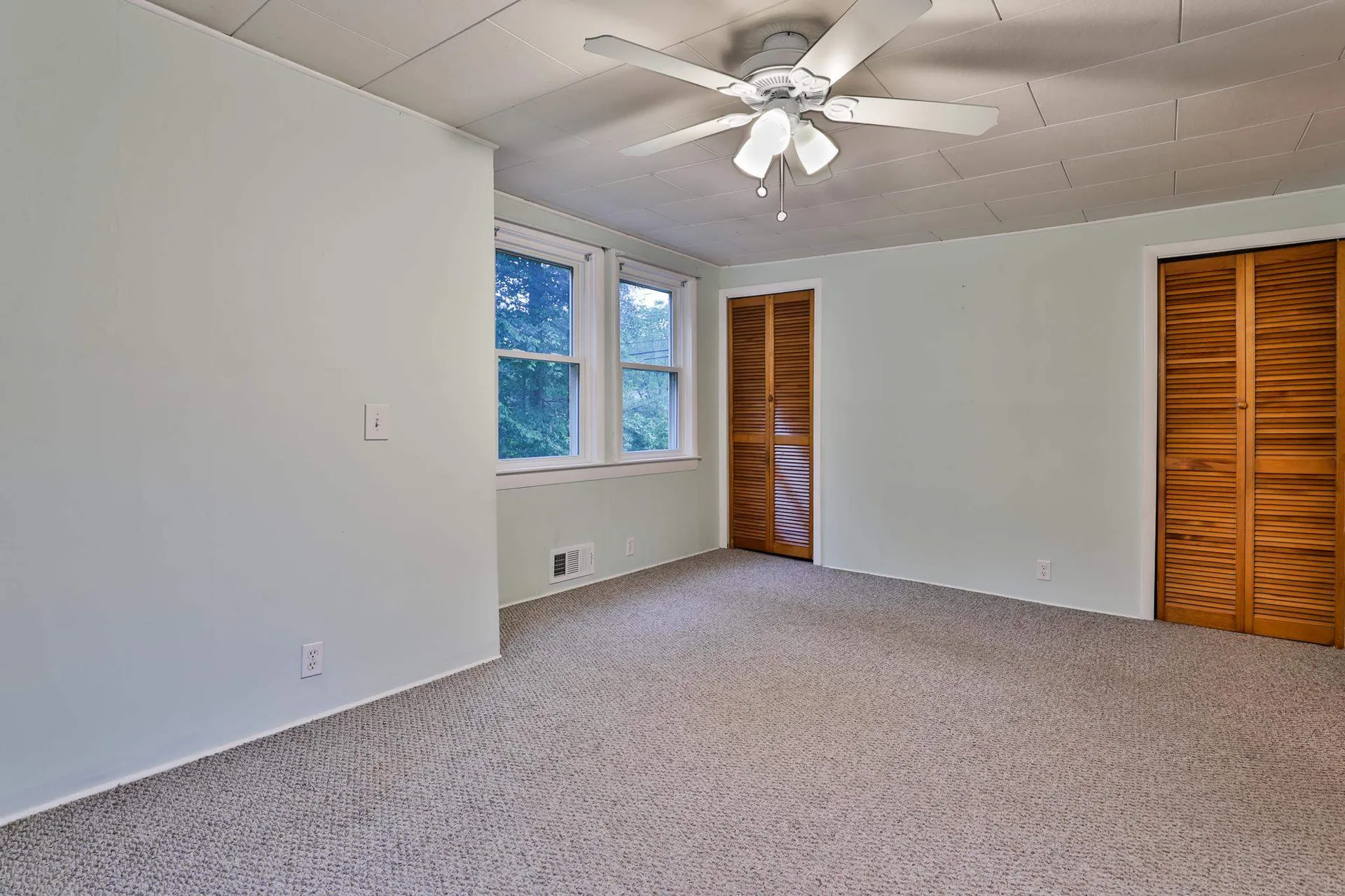97 Old Nashua Road Londonderry NH 03053